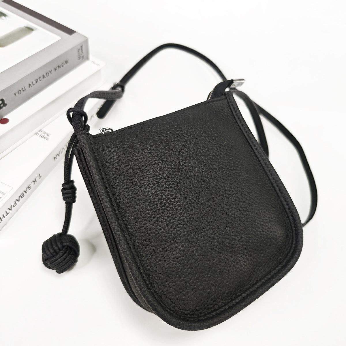 Genuine Leather Small Bucket Bag Trendy Small Bag for Women Fashion Woven Ball Phone Bag Versatile Shoulder Crossbody Bag