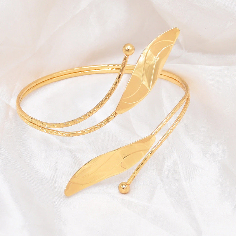 New Women's Arm Bracelet Accessory Open Metal Leaf Fashion High-end Feel Accessory European and American Exaggerated Bracelet