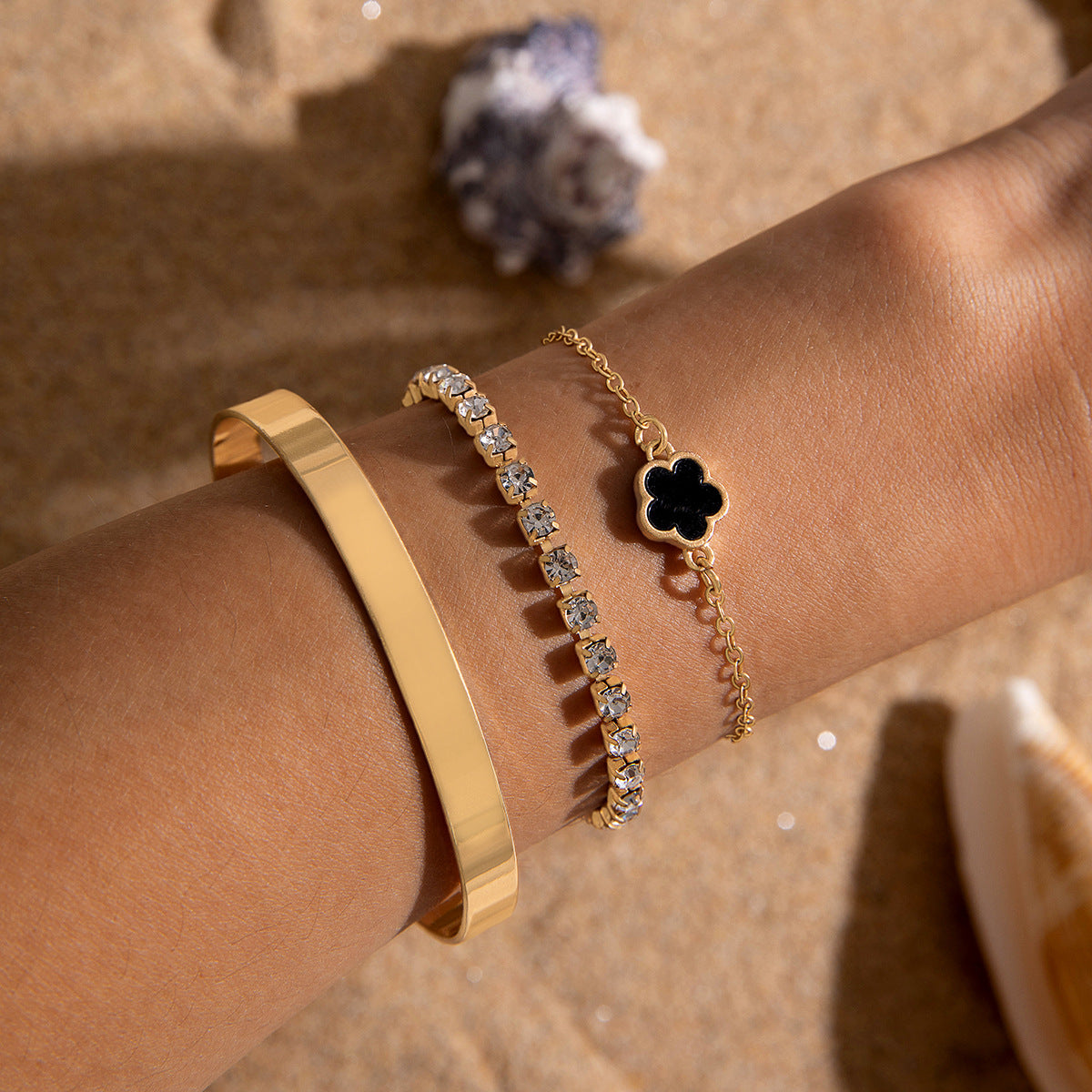 European and American Fashion Alloy Inlaid Diamond Five-Leaf Clover Bracelet Jewelry Three-Piece Set Simple Geometric Smooth Bracelet Wholesale