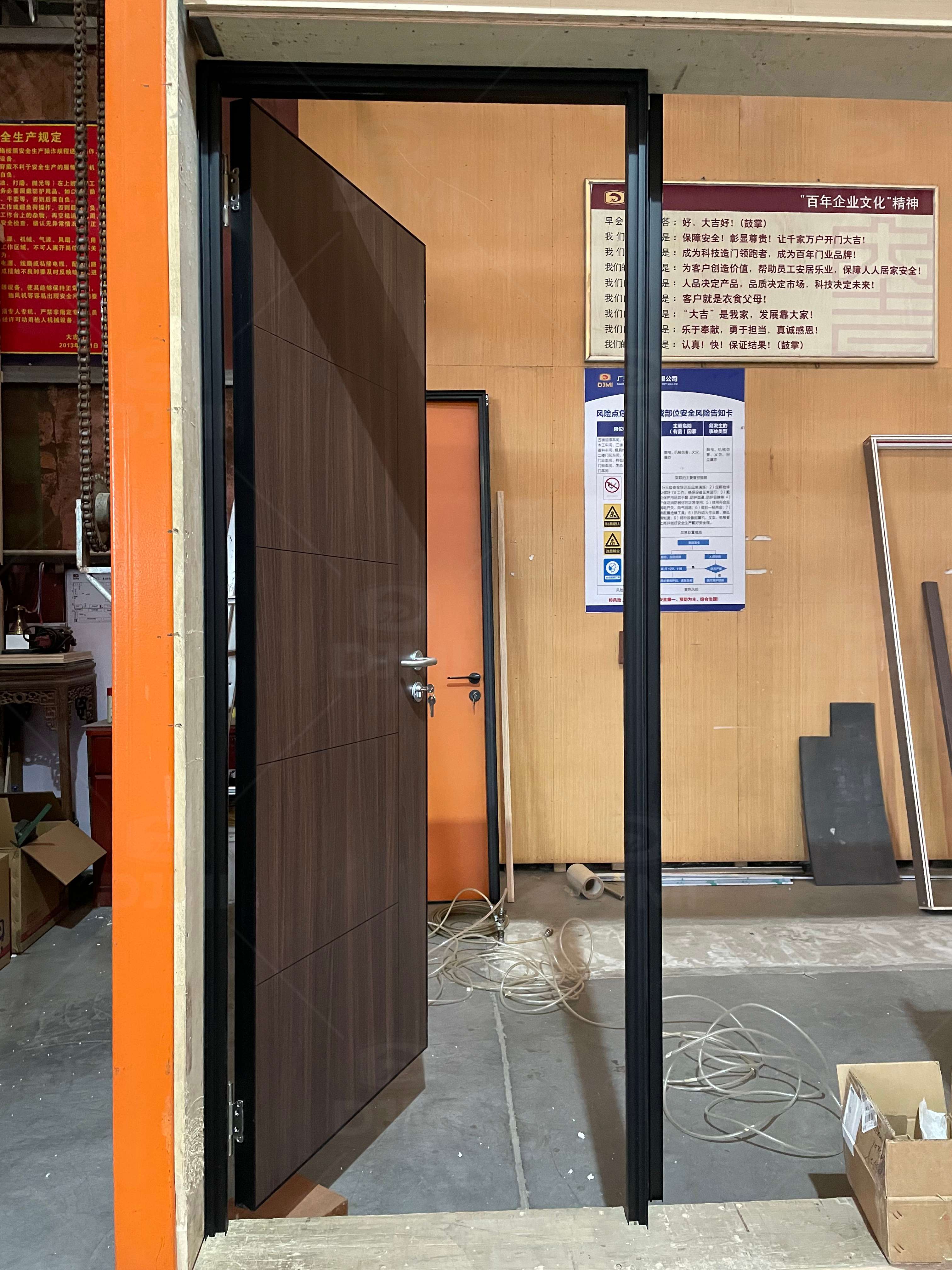 China Top Manufacturers' Natural Wood Grain Laminated Plywood Timber Slab Door Modern for Interior Hotels Hospitals Apartments