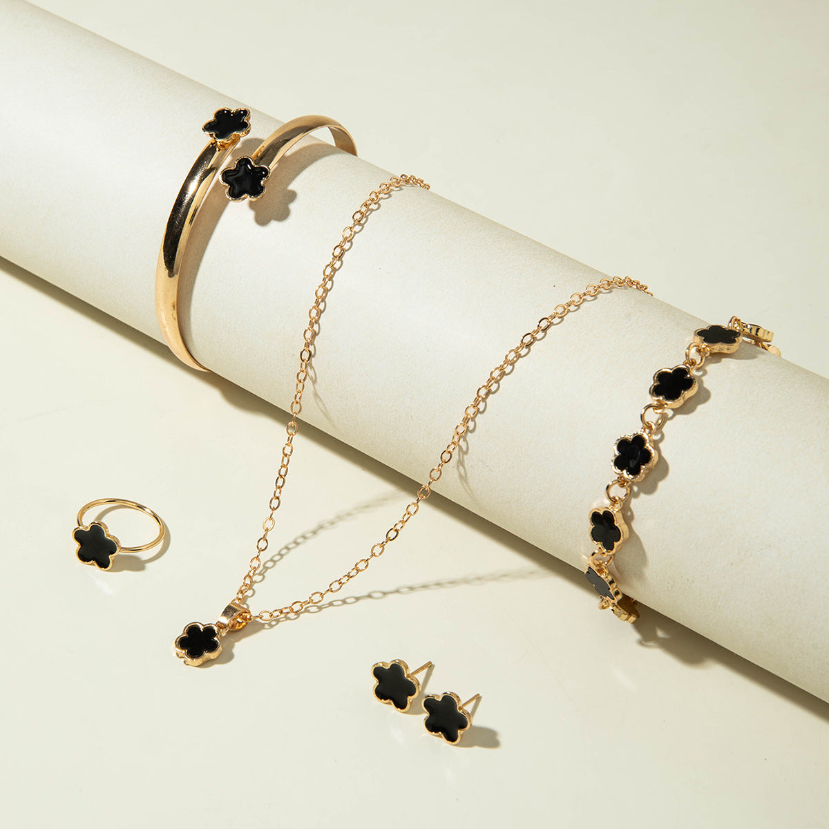 European and American Fashion Alloy Inlaid Diamond Five-Leaf Clover Bracelet Jewelry Three-Piece Set Simple Geometric Smooth Bracelet Wholesale