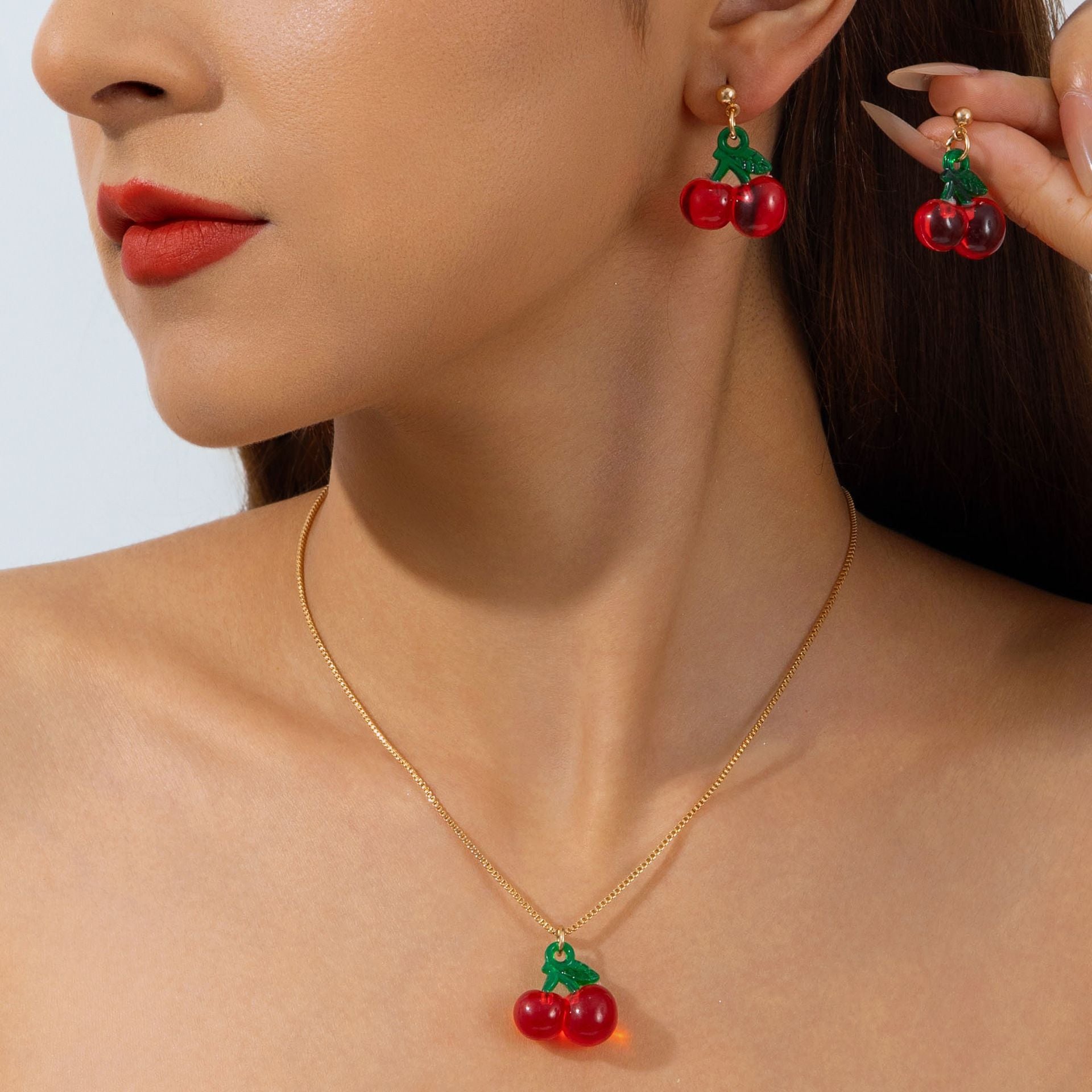 European and American Style Jewelry Light Luxury Imitation Pearl Cherry Necklace High-End Versatile Grass Multi-Layer Stacking Necklace Wholesale