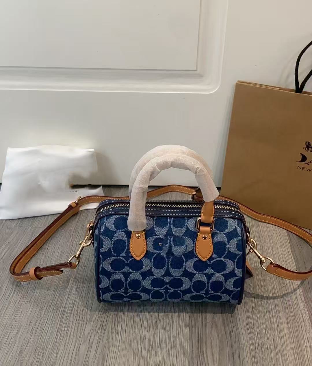 Classic Presbyopic Boston Kuo Family New Model Rowan Pillow bag mini Handbag Classic Presbyopia Crossbody Women's Bag