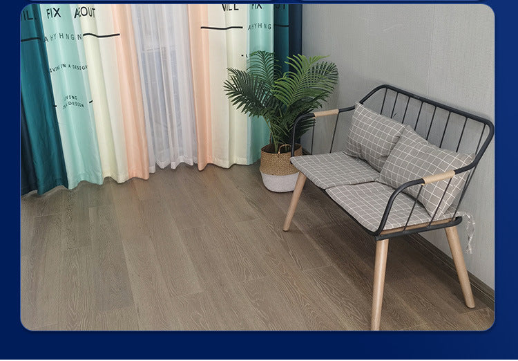 In stock wholesale Door-to-Door Installation Oak Multi-layer Small Knot Locking Solid Wood Flooring Eco-friendly Underfloor Heating Composite Flooring