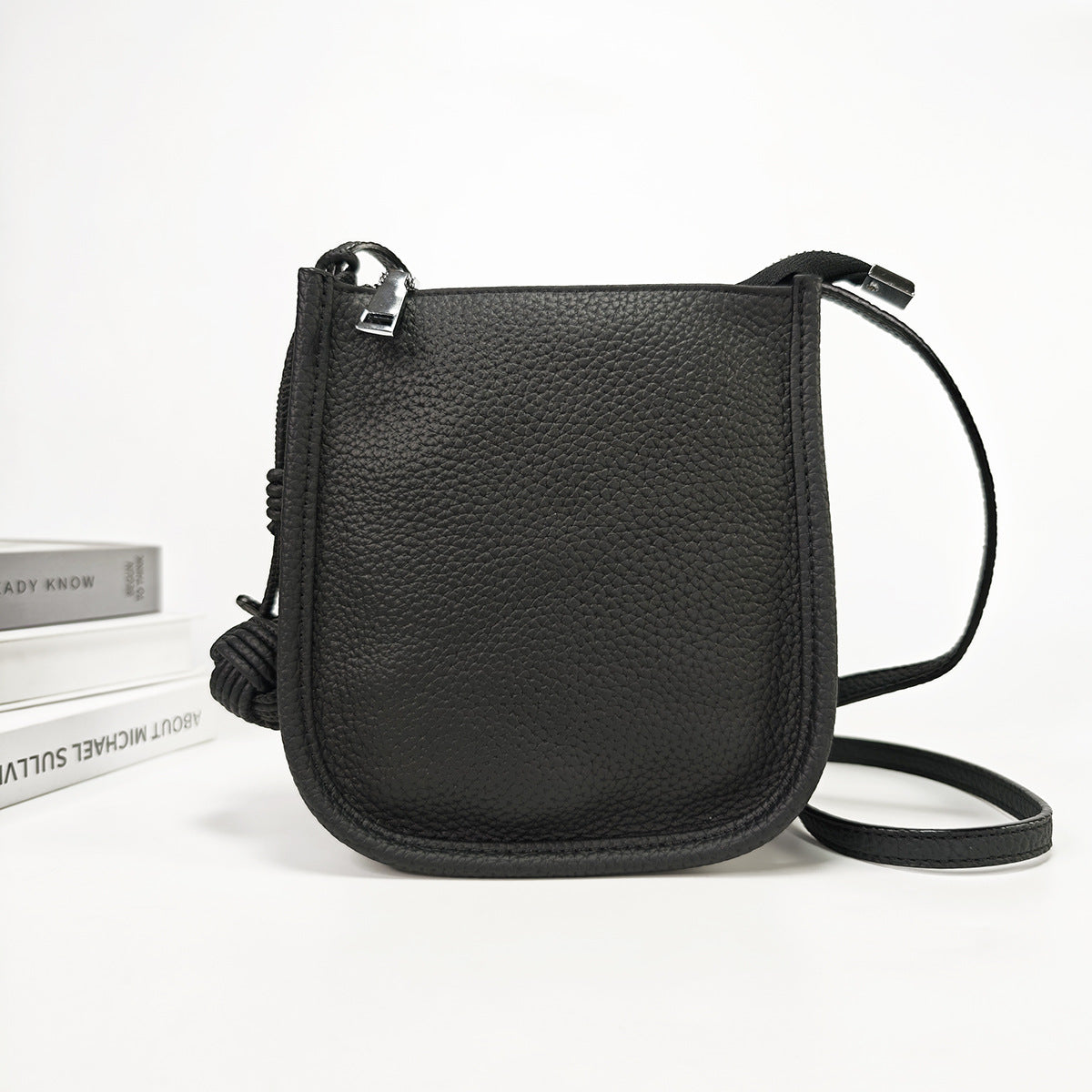 Genuine Leather Small Bucket Bag Trendy Small Bag for Women Fashion Woven Ball Phone Bag Versatile Shoulder Crossbody Bag