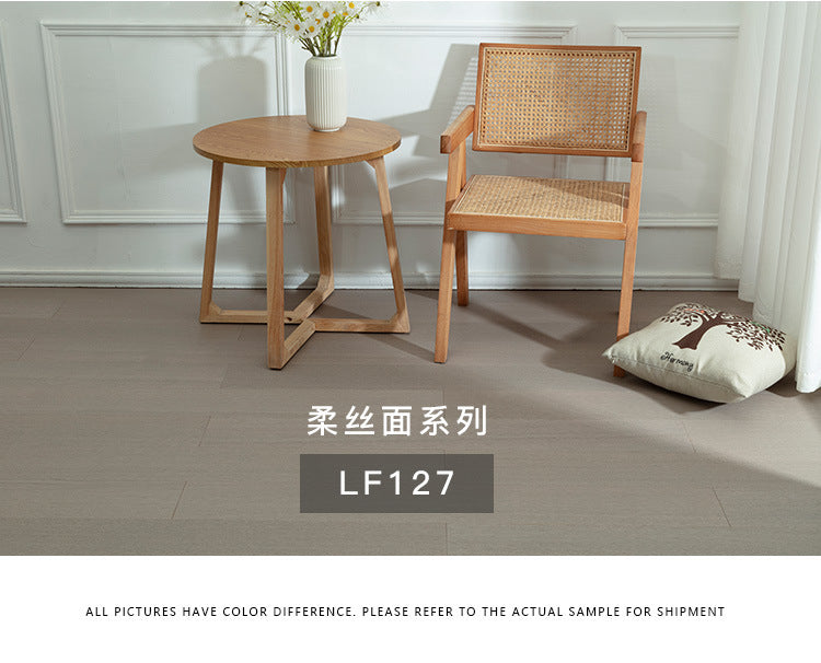 Free home installation with solid wood skirting board included Smooth Skin Feel Lacquer Flooring New Three-Layer Solid Core Real Wood Oak Flooring