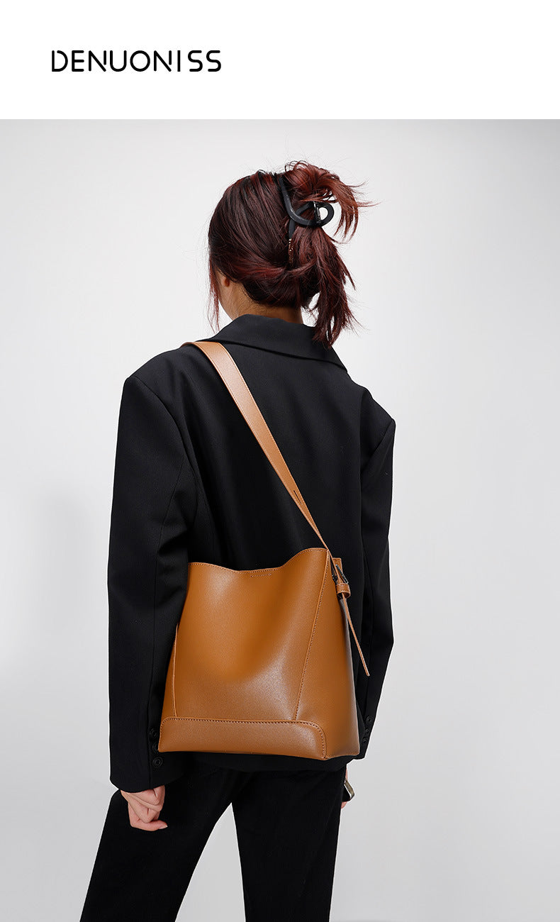 Light Luxury2024New Summer Tote Bag Large Capacity Women's Shoulder Commuter Bag Niche Crossbody Bag