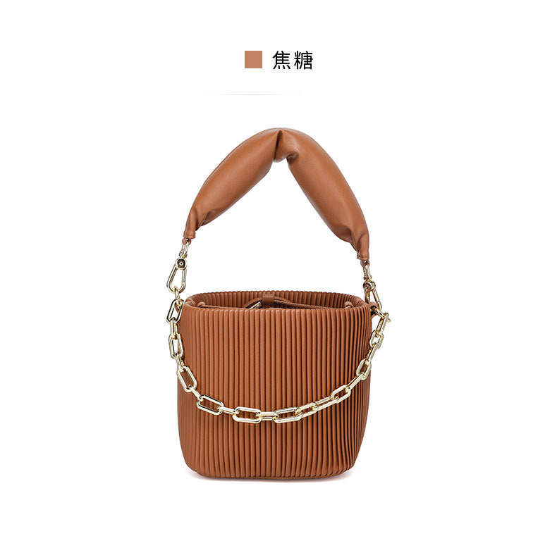 Unique Korean Design Pleated Bucket Bag for Women with Chain Handle, Versatile Fashionable Single Shoulder Crossbody Bag for Ladies
