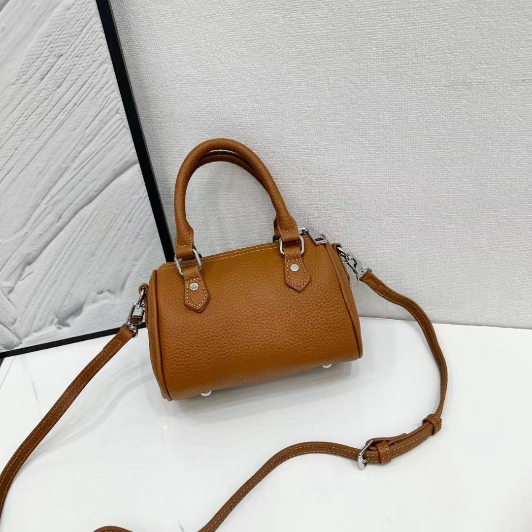 Guangzhou High-Quality Texture Genuine Leather Boston Pillow Bag for Women2024New first-layer cowhide handbag and crossbody bag