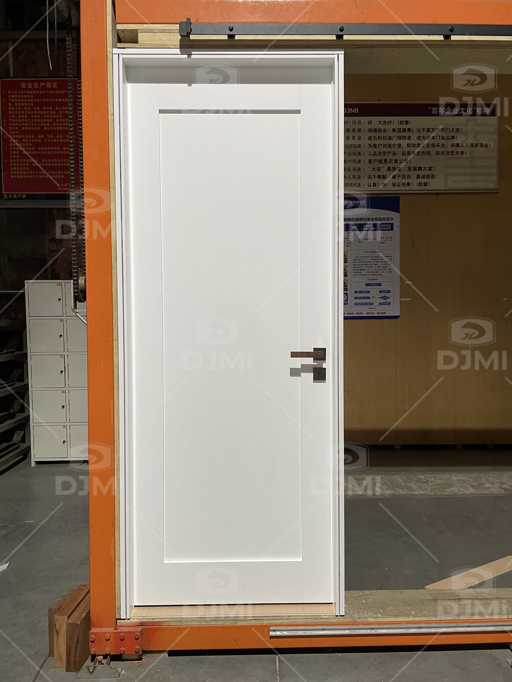China Manufactured Paneled Solid Wood Primed Shaker Slab Standard Door Oak 3 Panel Shaker Internal Door