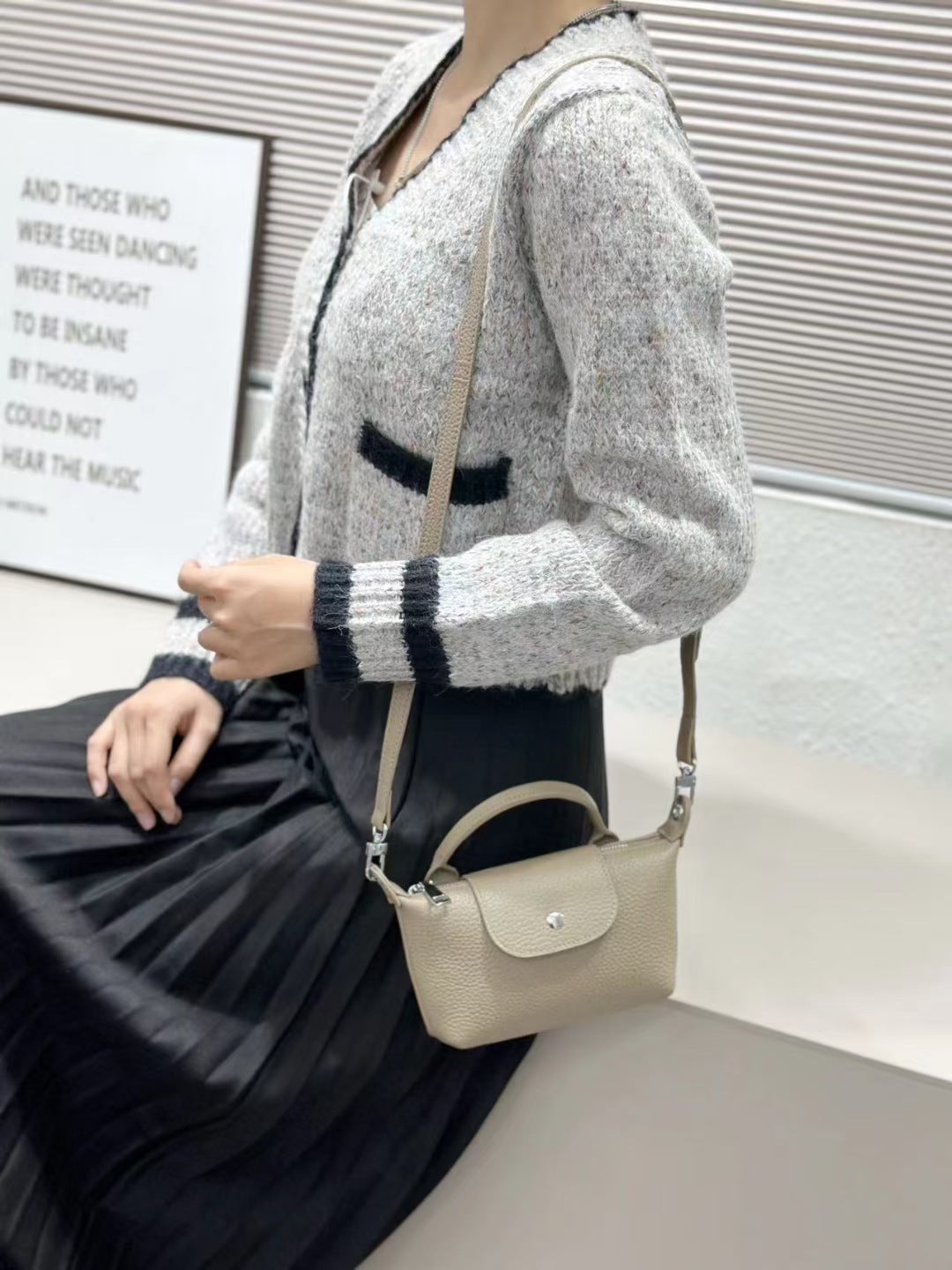 First Layer Cowhide Dumpling Bag Casual Genuine Leather Phone Bag for Women Summer Crossbody Bag Versatile Lightweight Walking Small Bag