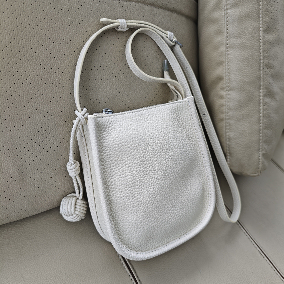Genuine Leather Small Bucket Bag Trendy Small Bag for Women Fashion Woven Ball Phone Bag Versatile Shoulder Crossbody Bag