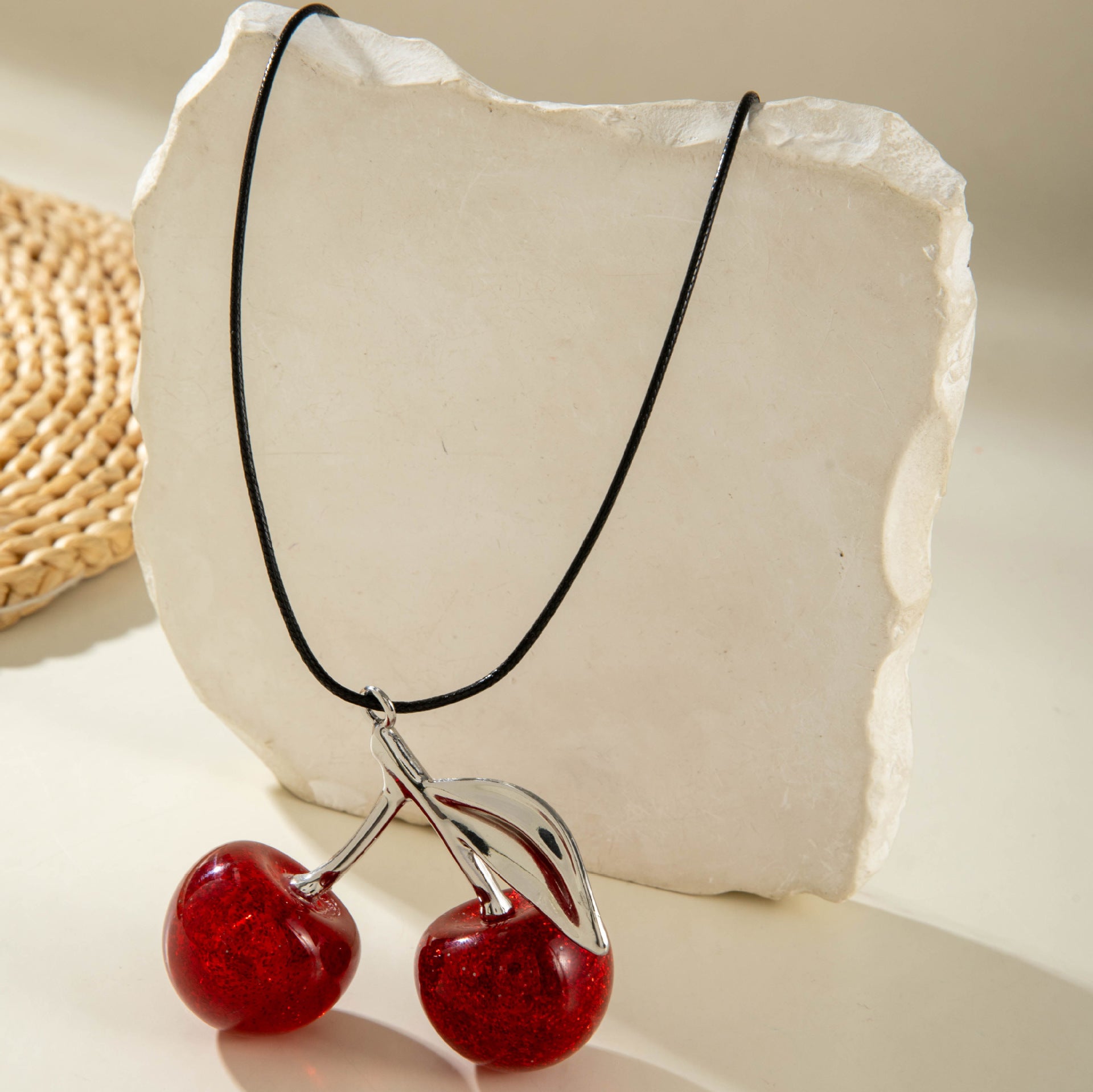 European and American New Style Personality Mesh Round Pendant Necklace for Women Elegant Simple Textured Round Pendant Rope Chain Necklace