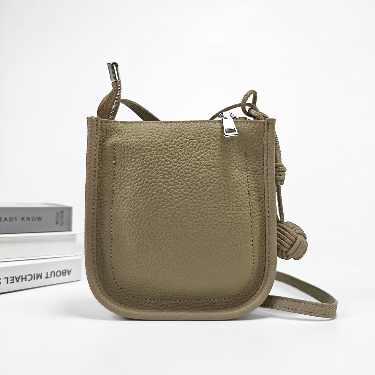 Genuine Leather Small Bucket Bag Trendy Small Bag for Women Fashion Woven Ball Phone Bag Versatile Shoulder Crossbody Bag