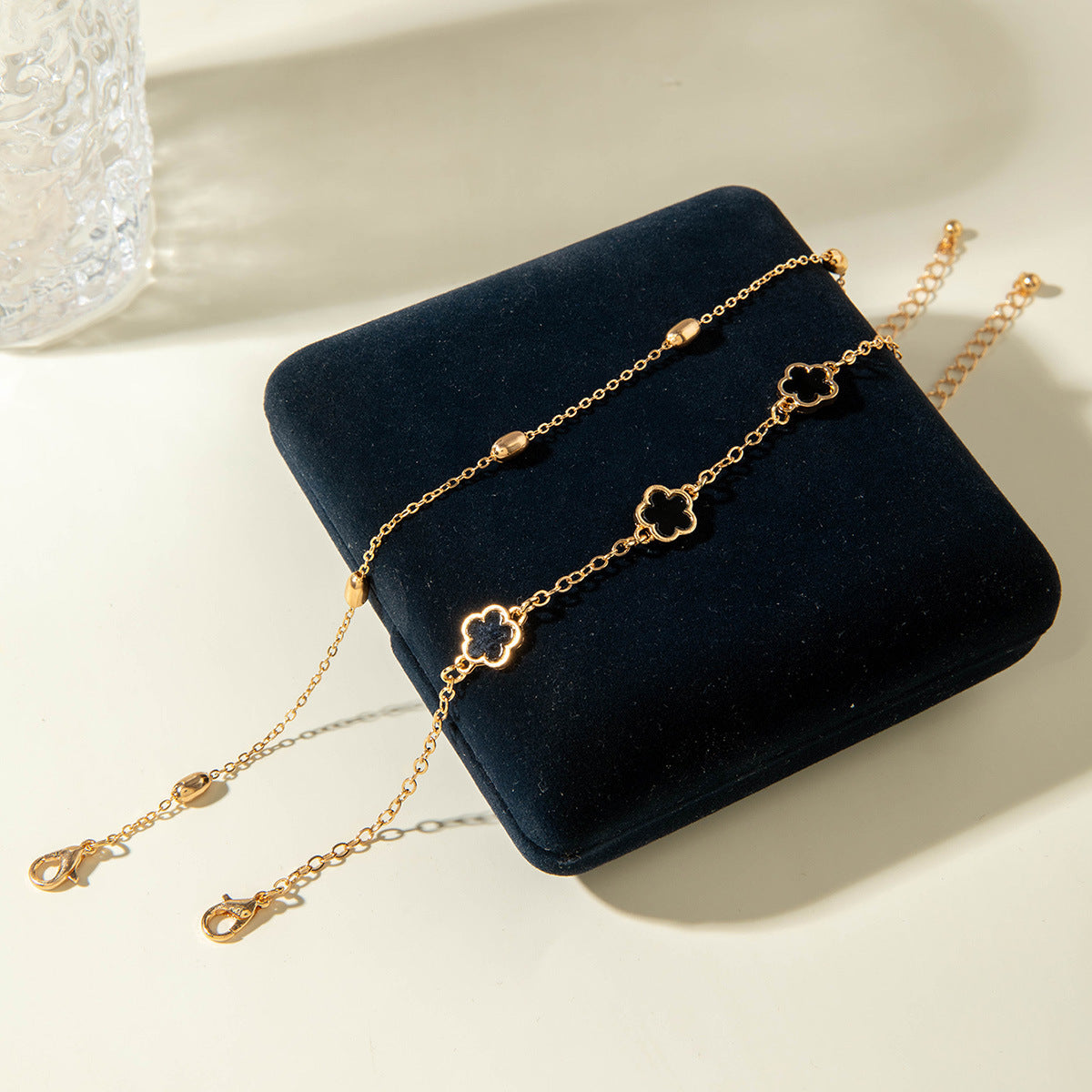 European and American Fashion Alloy Inlaid Diamond Five-Leaf Clover Bracelet Jewelry Three-Piece Set Simple Geometric Smooth Bracelet Wholesale