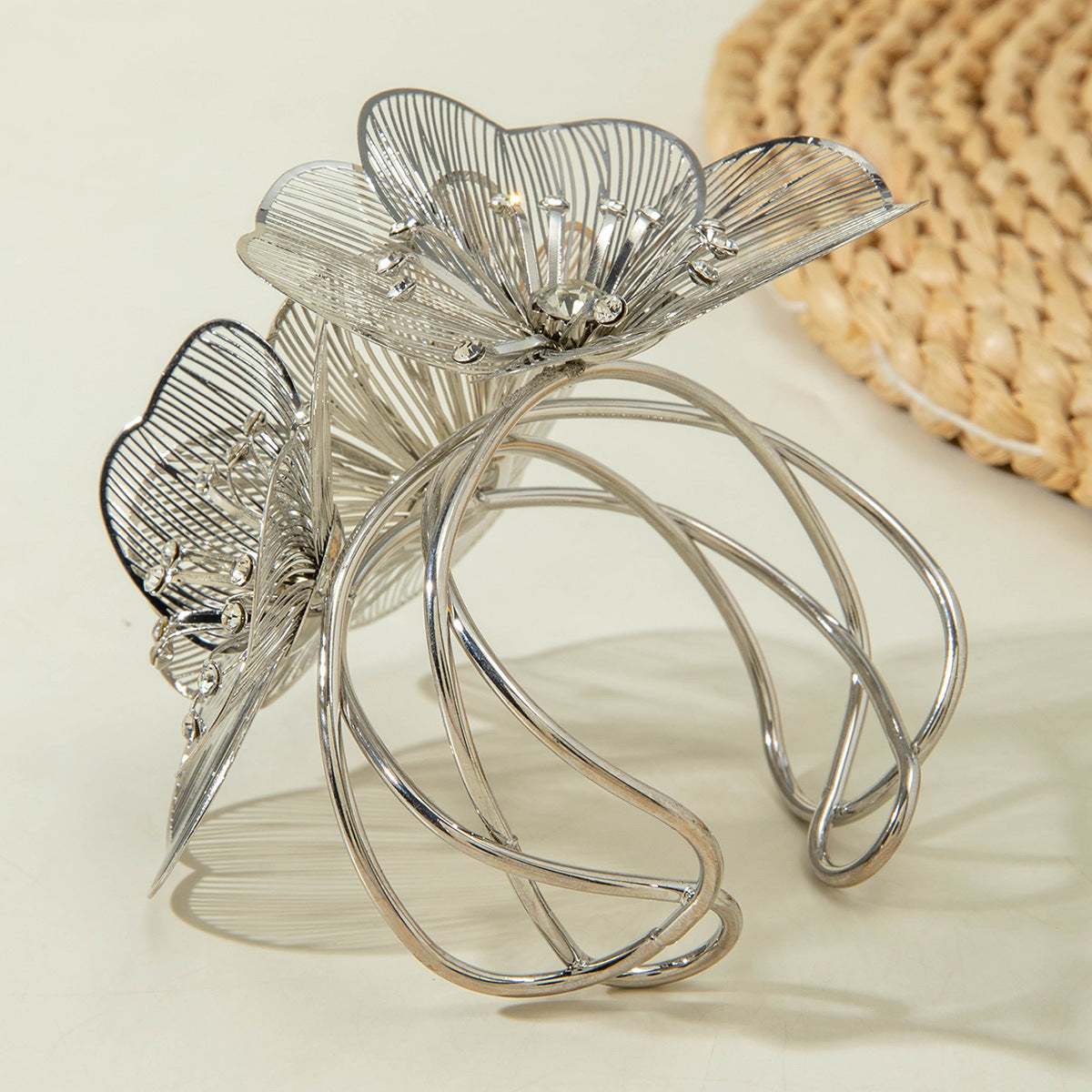 European and American Metal Style Inlaid Diamond Flower Open Bracelet  Fashion Exaggerated High-End Hollow Bracelet Wholesale
