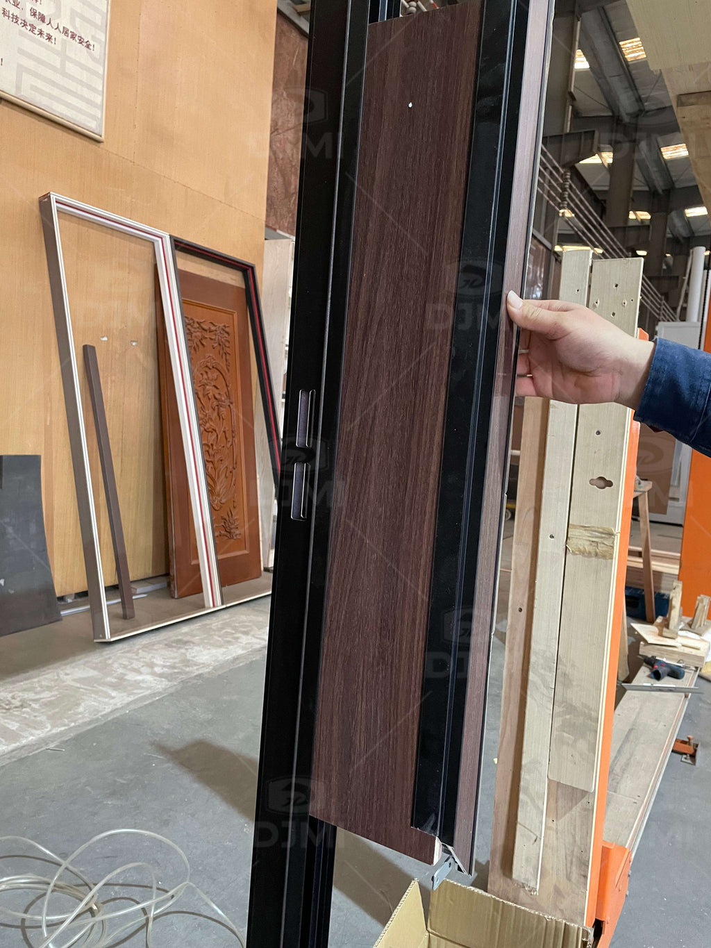 China Top Manufacturers' Natural Wood Grain Laminated Plywood Timber Slab Door Modern for Interior Hotels Hospitals Apartments