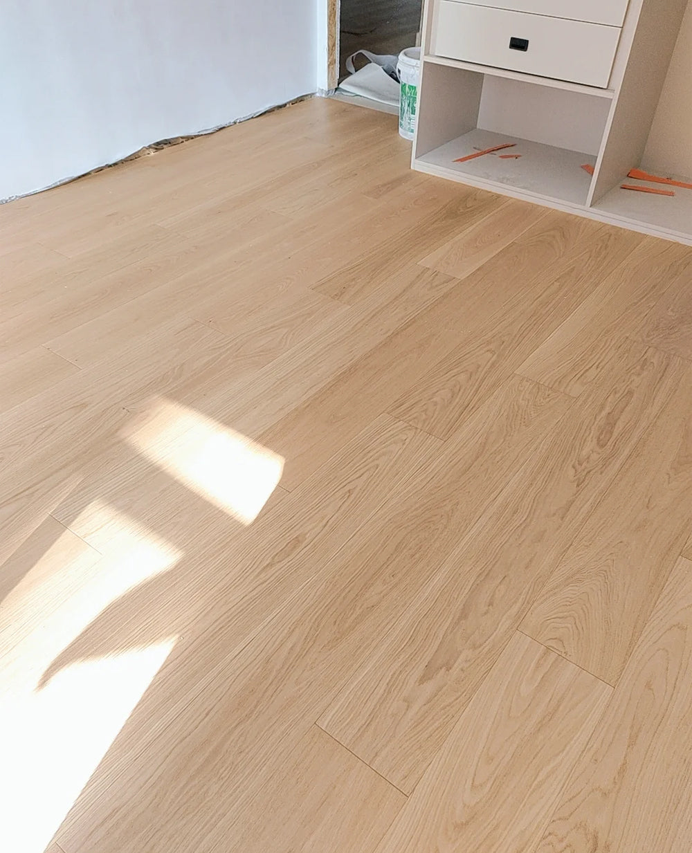 Custom Traditional Multi-Layer Engineered Oak Flooring 0.6mm Veneer | Eco-Friendly Water Resistant Durable Wood Plank for Hotel