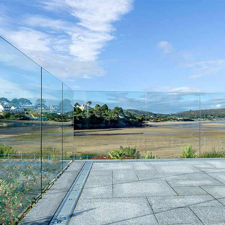 Outdoor Simple Balcony Glass Railing Balustrade Designs for Swimming Pool