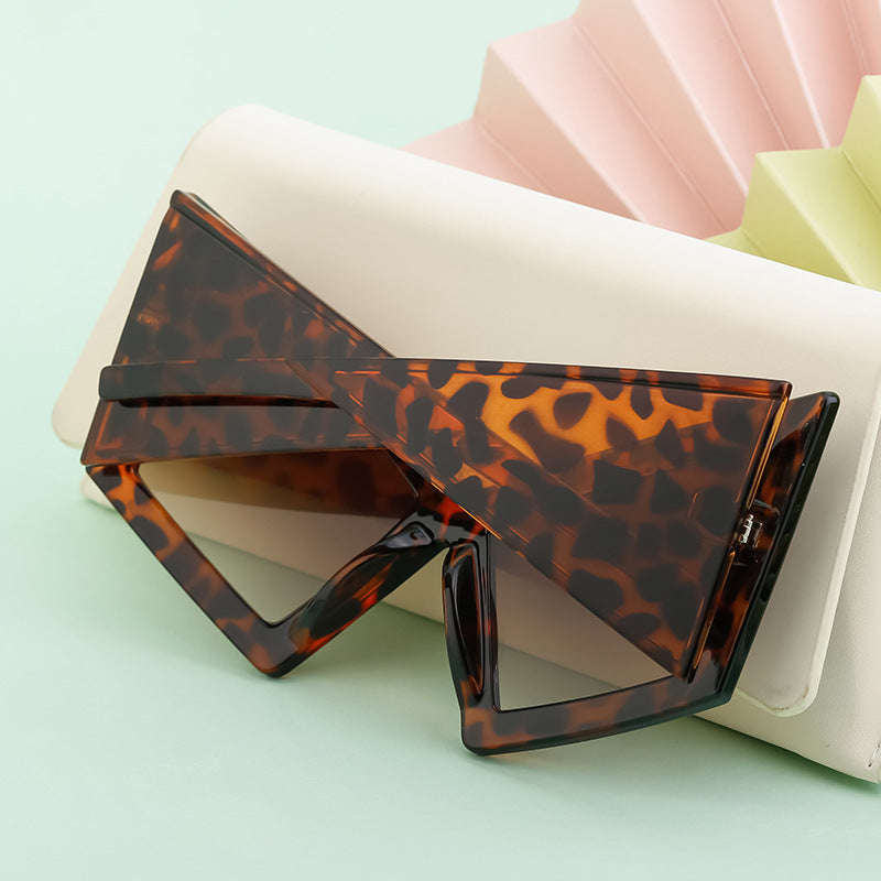 New arrivalStylish large frame cat eye sunglasses European and American Style Personality Hip-Hop Internet Celebrity Beach Party Sunglasses