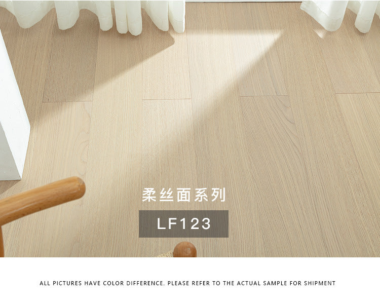 Free home installation with solid wood skirting board included Smooth Skin Feel Lacquer Flooring New Three-Layer Solid Core Real Wood Oak Flooring