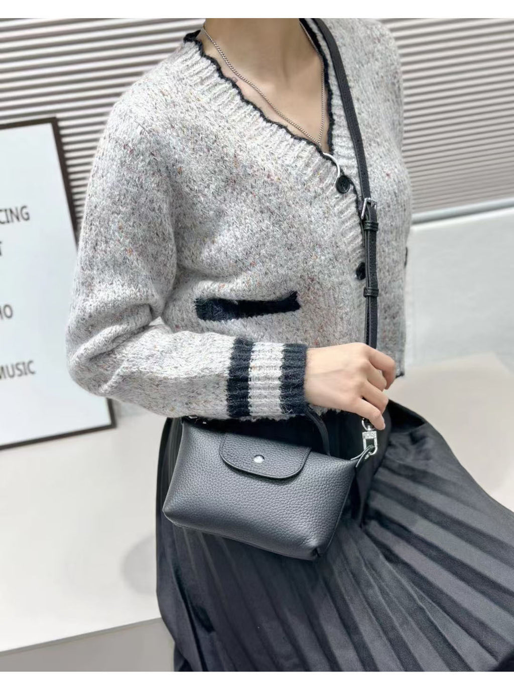 First Layer Cowhide Dumpling Bag Casual Genuine Leather Phone Bag for Women Summer Crossbody Bag Versatile Lightweight Walking Small Bag