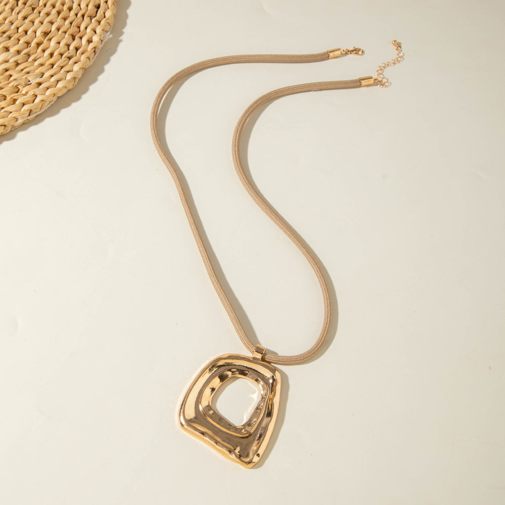 European and American New Style Personality Mesh Round Pendant Necklace for Women Elegant Simple Textured Round Pendant Rope Chain Necklace