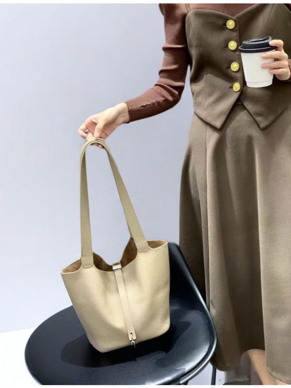 2025New Basket Bag for Women, High-End Niche Design, Large Capacity Bucket Bag, Top Layer Cowhide Handbag