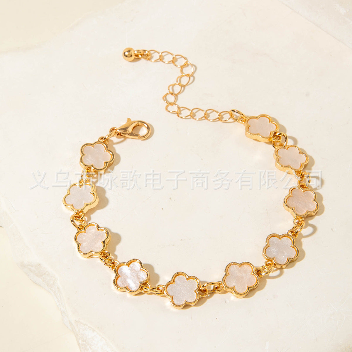 European and American Fashion Alloy Inlaid Diamond Five-Leaf Clover Bracelet Jewelry Three-Piece Set Simple Geometric Smooth Bracelet Wholesale