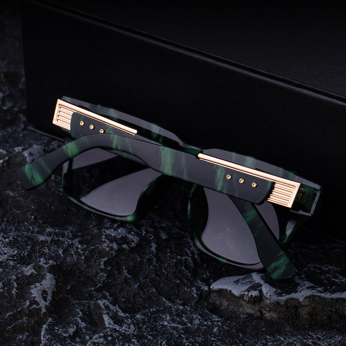 Men's Square Frame Sunglasses2025New European and American style sunglasses for men with a high-end fashion retro design and sun protection