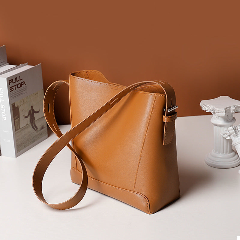 Light Luxury2024New Summer Tote Bag Large Capacity Women's Shoulder Commuter Bag Niche Crossbody Bag