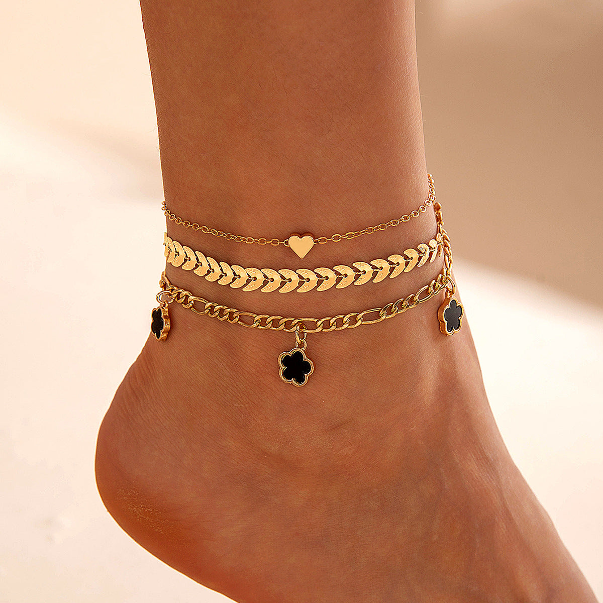 European and American Fashion Alloy Inlaid Diamond Five-Leaf Clover Bracelet Jewelry Three-Piece Set Simple Geometric Smooth Bracelet Wholesale
