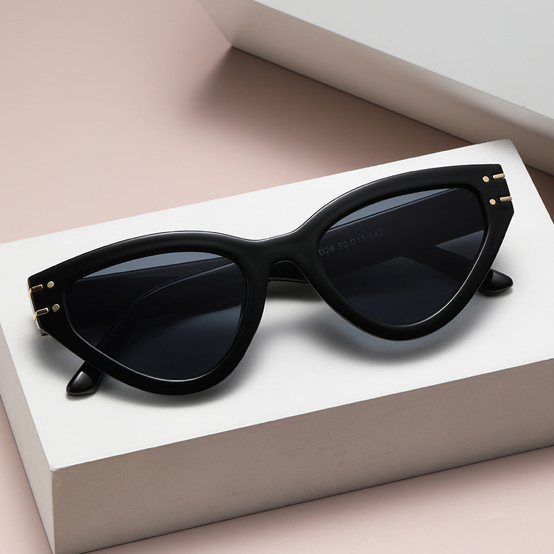 New European and American style personality cat-eye UV protection sunglasses for women ins Small Frame Sunglasses Eyewear Trendy Wholesale