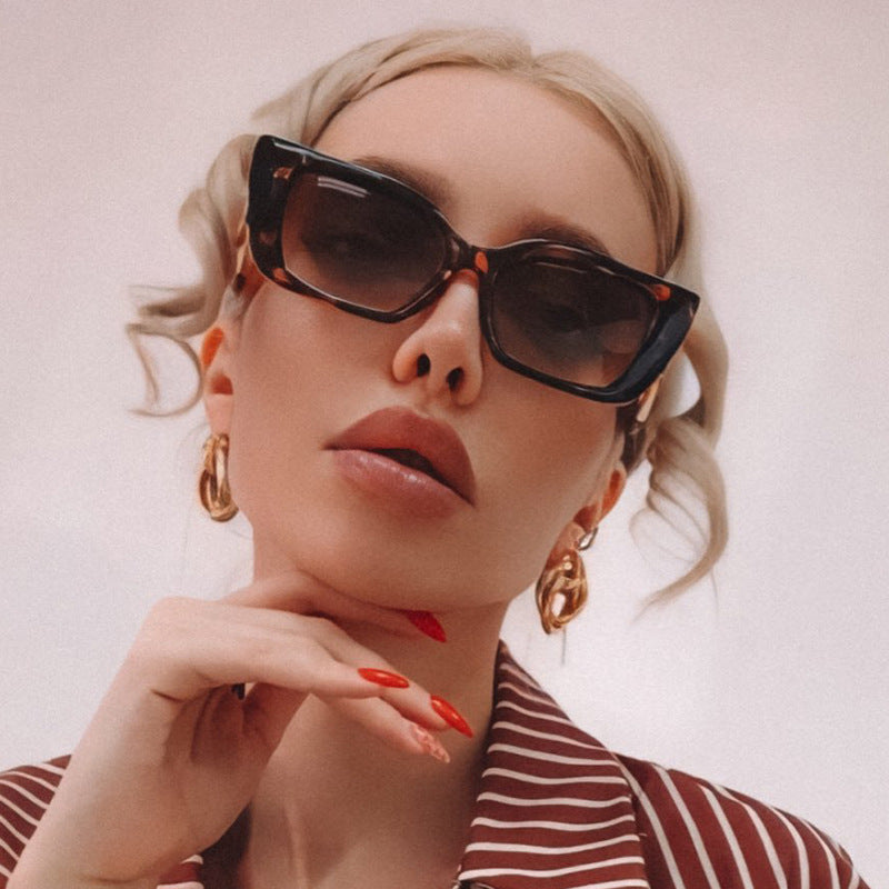 European and American Fashion Small Square Frame Sunglasses for Women, High-End Trendy Cat Eye Diamond-Studded Men's Driving Sunglasses