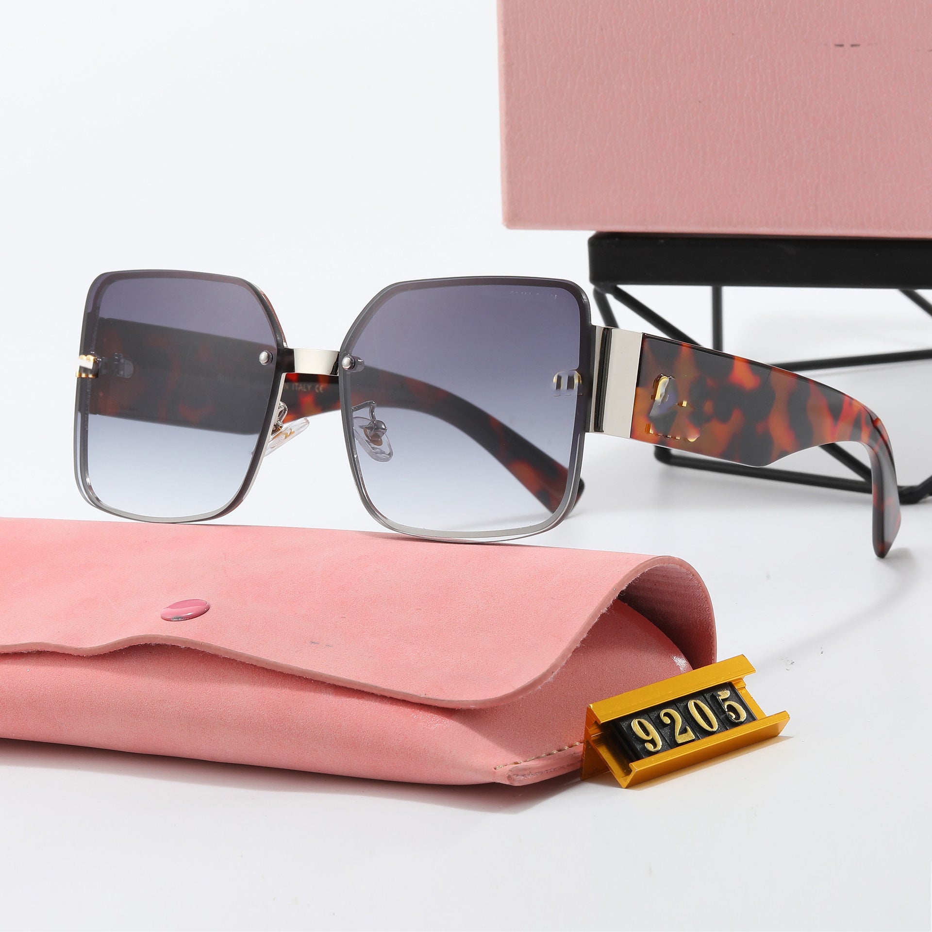 M New European and American Style ins Internet Celebrity Style One-Piece Round Frame Sunglasses for Women Fashionable Acetate Glasses with Strap logo