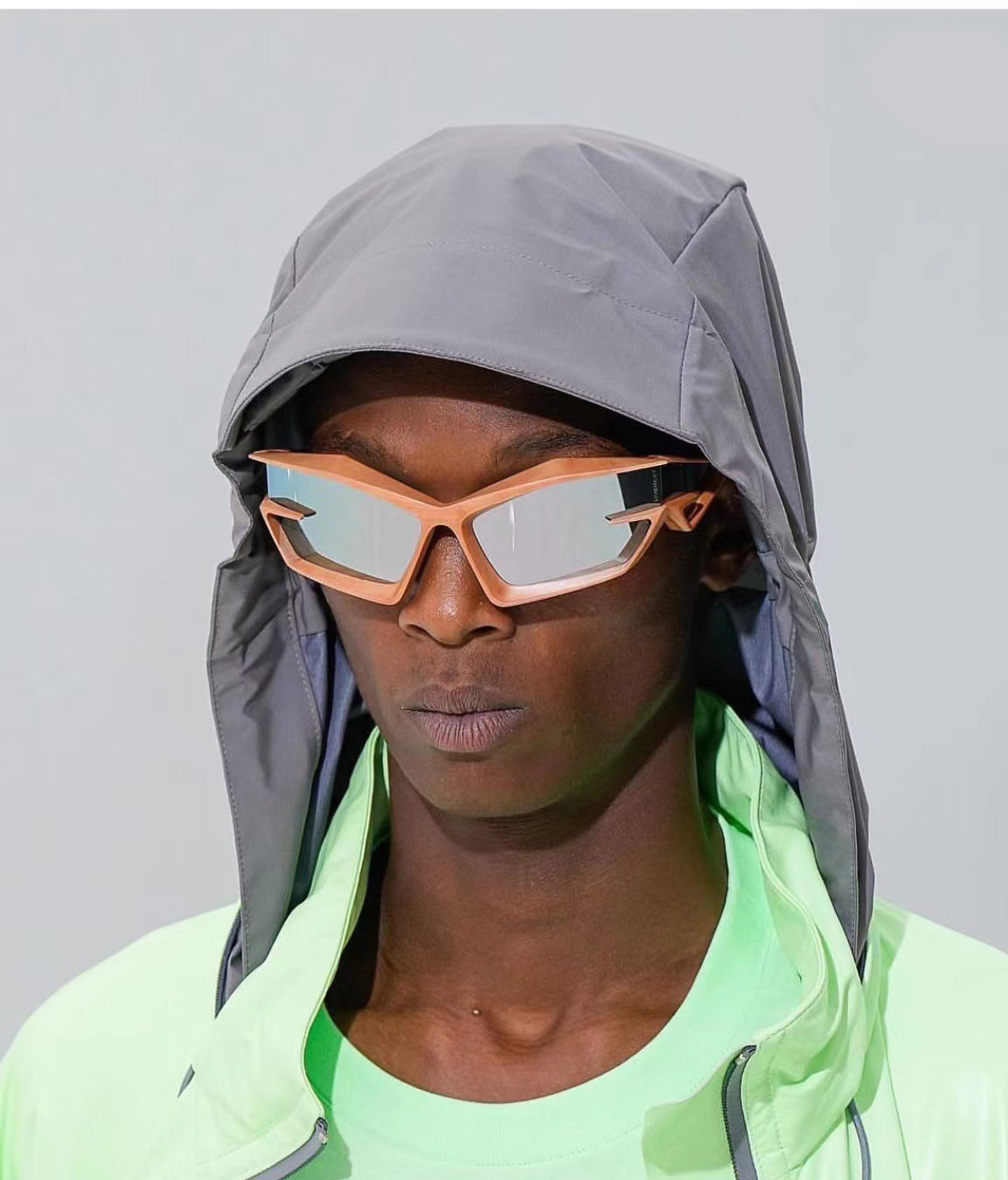 European and American style unique shaped sunglasses for men Y2K Millennium Future Technology Sunglasses for Women Trendy Glasses Wholesale