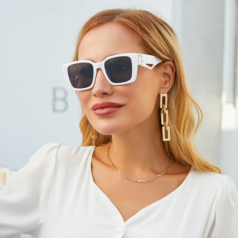 2025New Sunglasses for Women Trendy New European and American Fashion Chain Square Frame Sunglasses for Women Necklace Pendant sunglasses