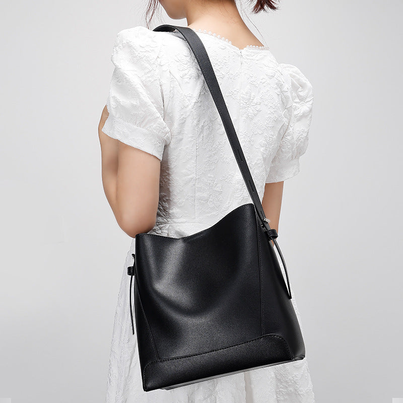 Light Luxury2024New Summer Tote Bag Large Capacity Women's Shoulder Commuter Bag Niche Crossbody Bag