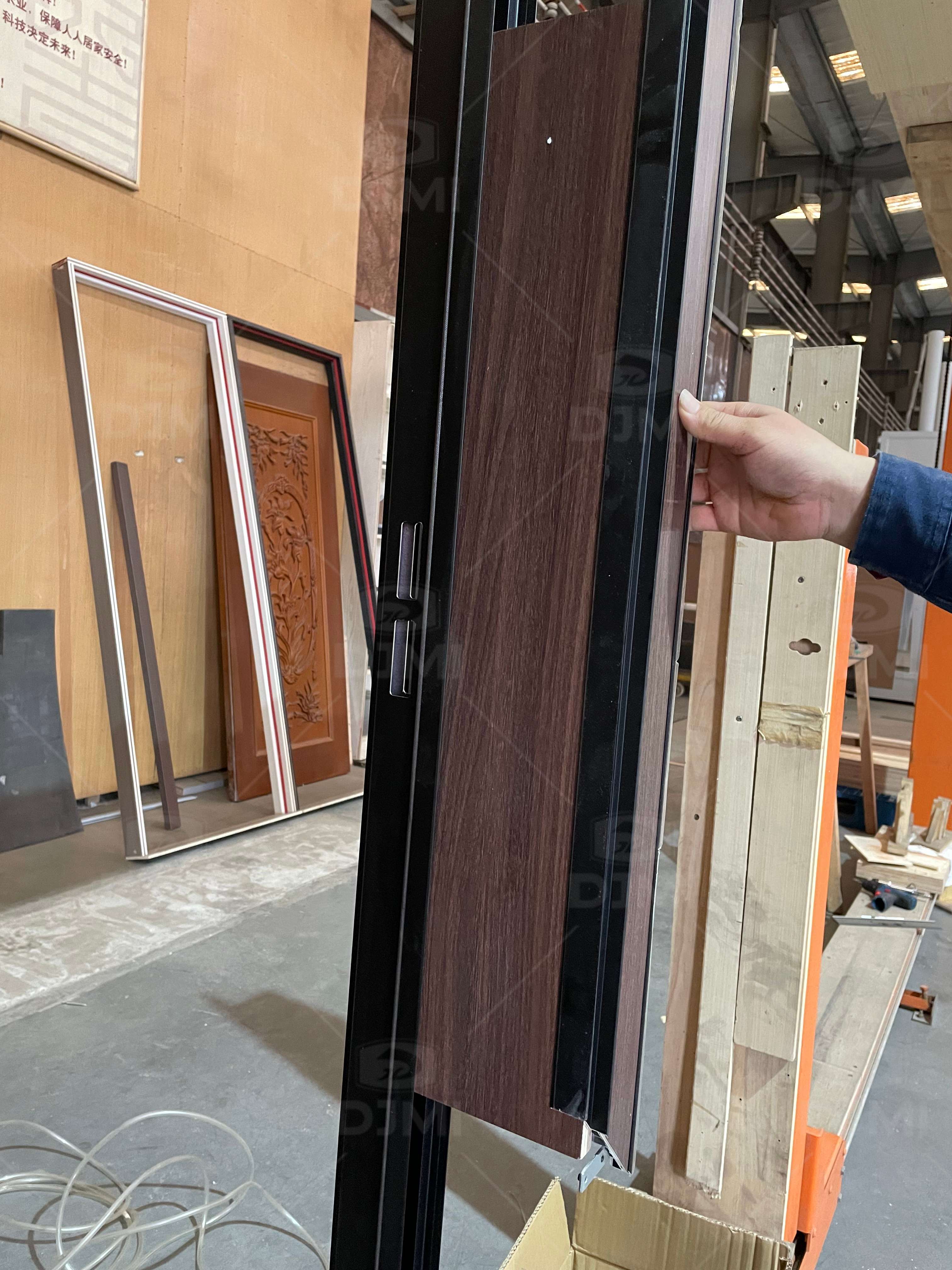 China Top Manufacturers' Natural Wood Grain Laminated Plywood Timber Slab Door Modern for Interior Hotels Hospitals Apartments