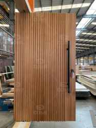 Solid Core Solid Wood White Oak Pivot Door Modern Exterior Villa Front Entry Door with Large-size Laminated Glass Side Window