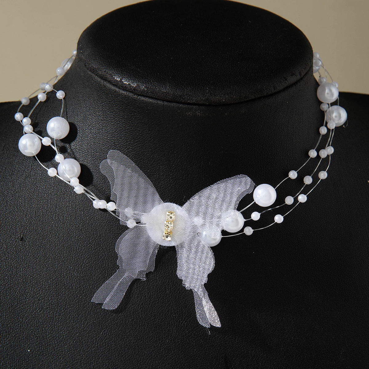 European and American Ornament Fashionable Light Luxury Butterfly Pearl Necklace Niche High-End Collarbone Chain Beaded Necklace Wholesale