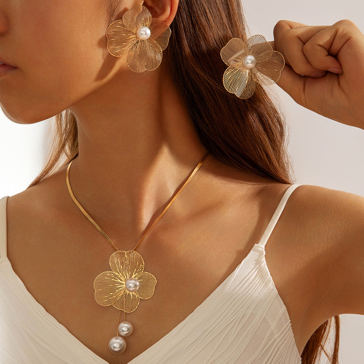 European and American Niche Ginkgo Leaf Tassel Necklace Design Sense Retro Pull-out Imitation Pearl Choker Jewelry choker