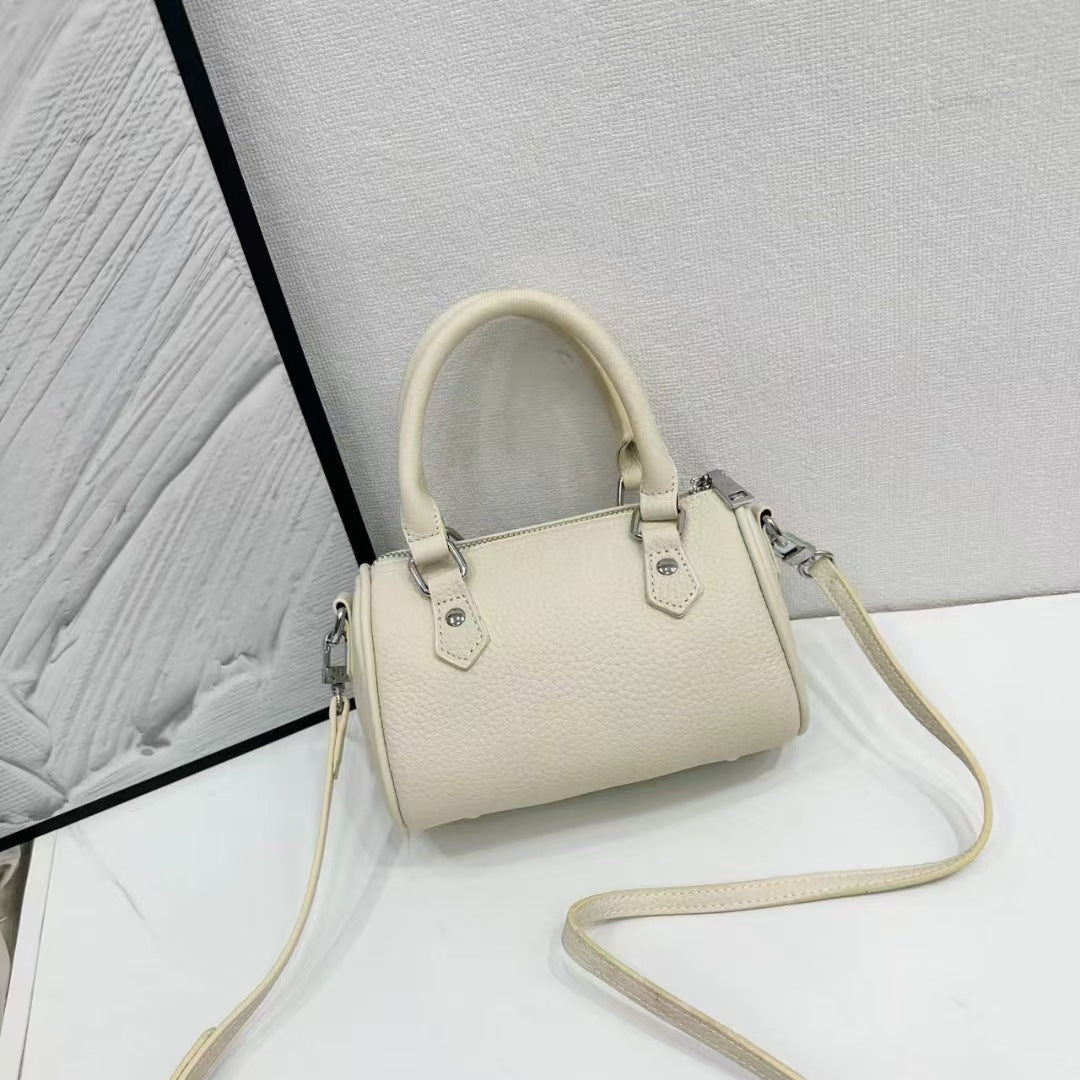 Guangzhou High-Quality Texture Genuine Leather Boston Pillow Bag for Women2024New first-layer cowhide handbag and crossbody bag
