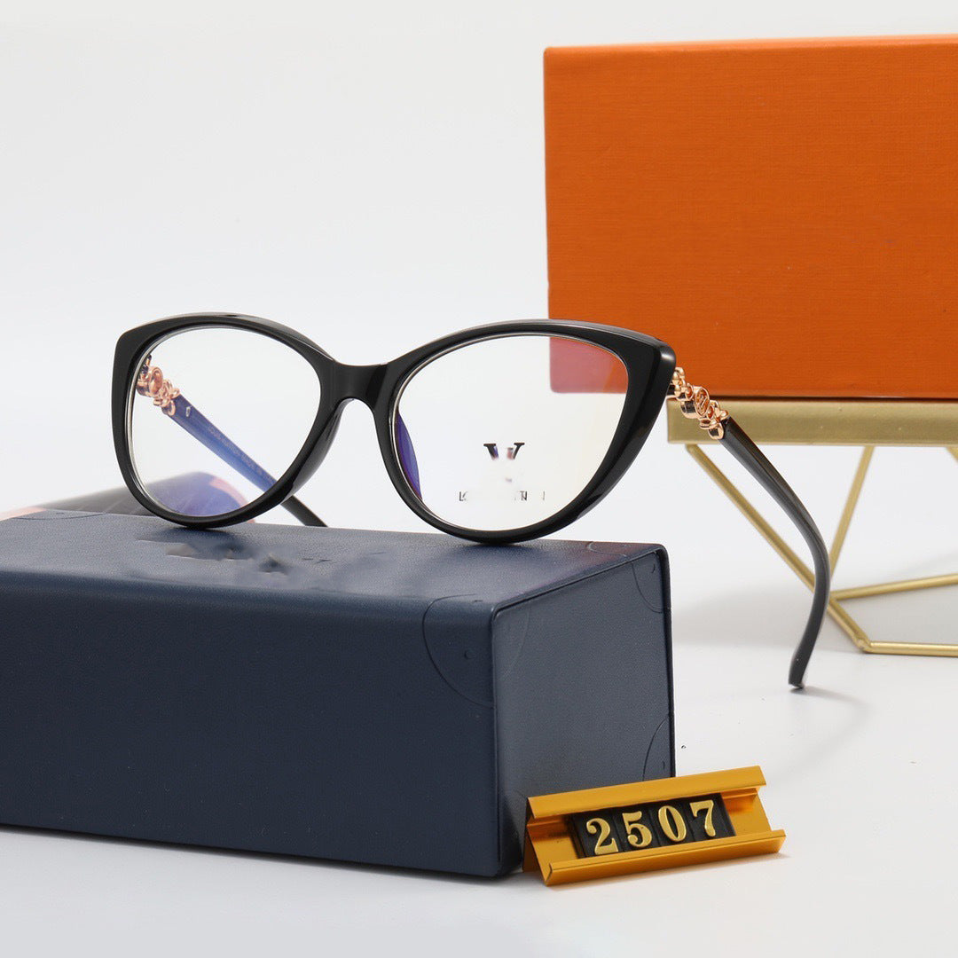 Lujia Small Cat Eye Prescription Glasses for Students tr90Wholesale Eyeglass Frames for Women, Medium Size, Natural Look, High-end Feel